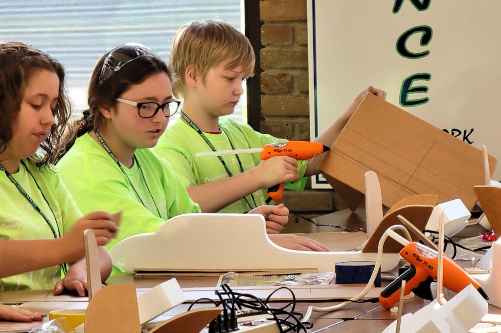 Manufacturing Camp kids building with cardboard